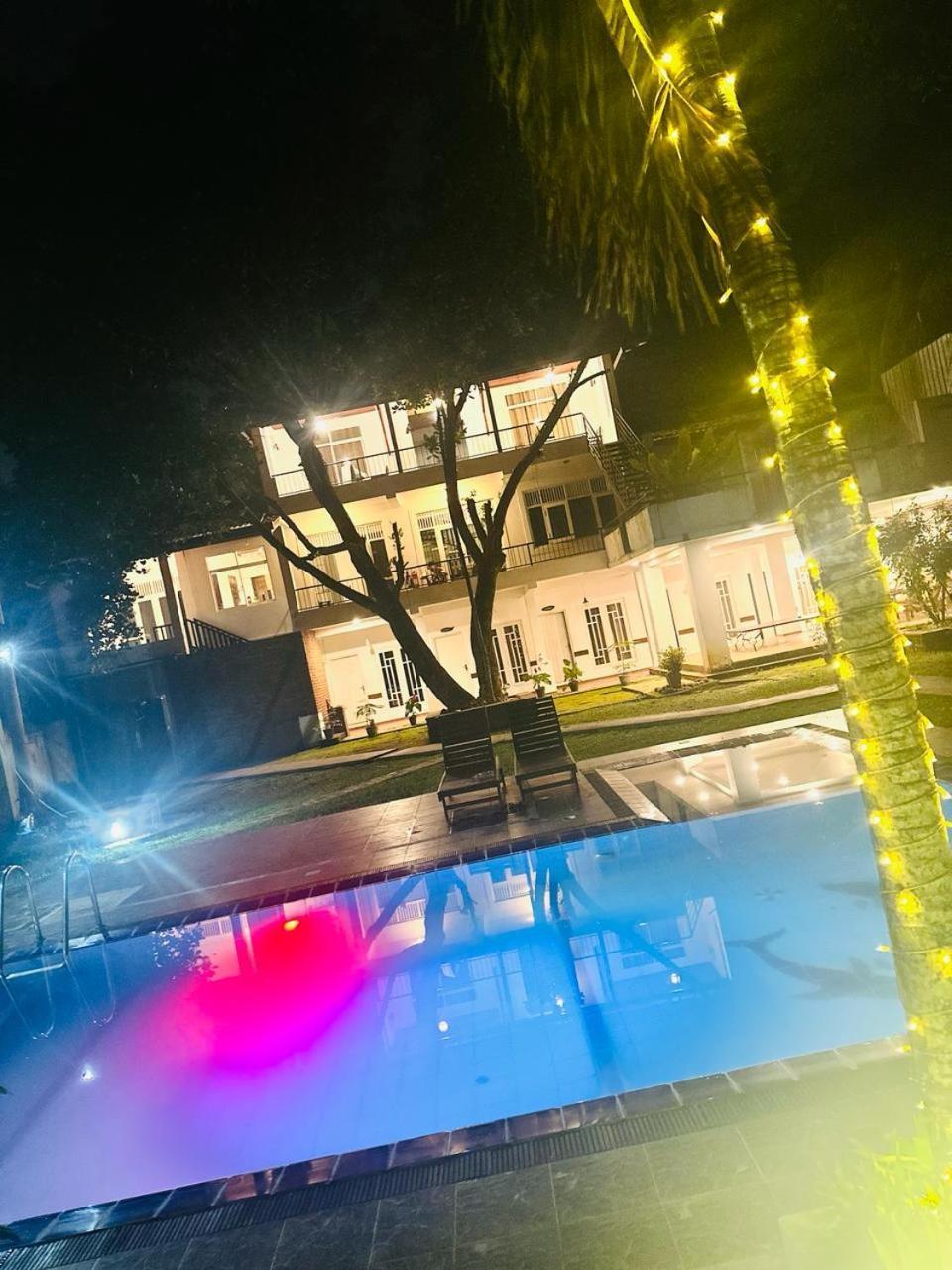 Hotel The Shade Brothers Katunayaka Exterior foto